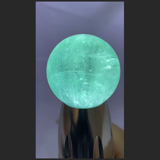 各种类型的绿莹石球来了