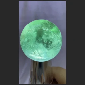 各种类型的绿莹石球来了