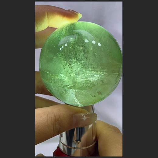 冰透冰透的绿萤石 🧚