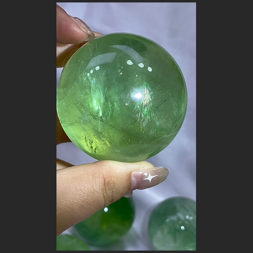 冰透冰透的绿萤石 🧚