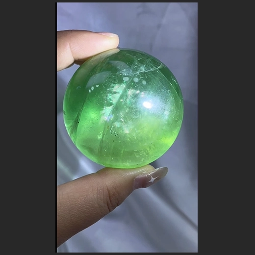 美丽多彩的萤石