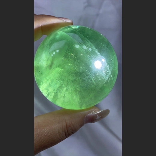 美丽多彩的萤石