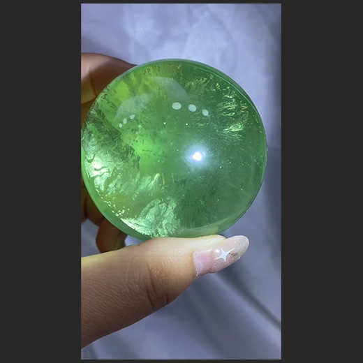 美丽多彩的萤石