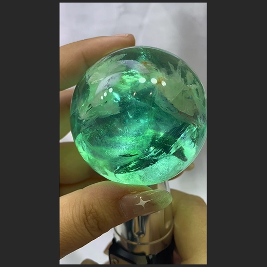 美丽多彩的萤石