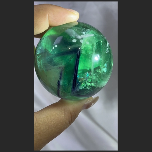 美丽多彩的萤石