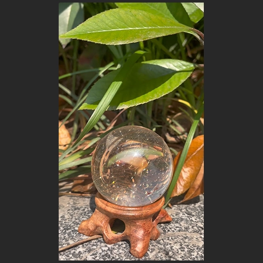 阳光下的七彩发晶