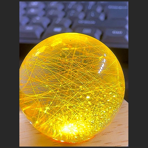 骸骨发晶散发着令人着迷敬畏的气息