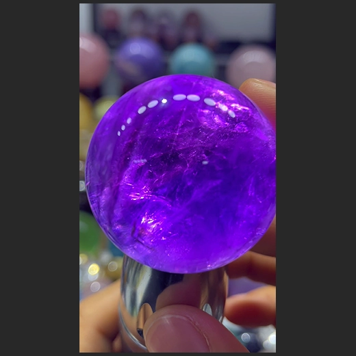 神秘光辉：紫水晶球的奇幻魅力