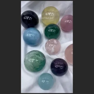 多色莹石球的璀璨魅力