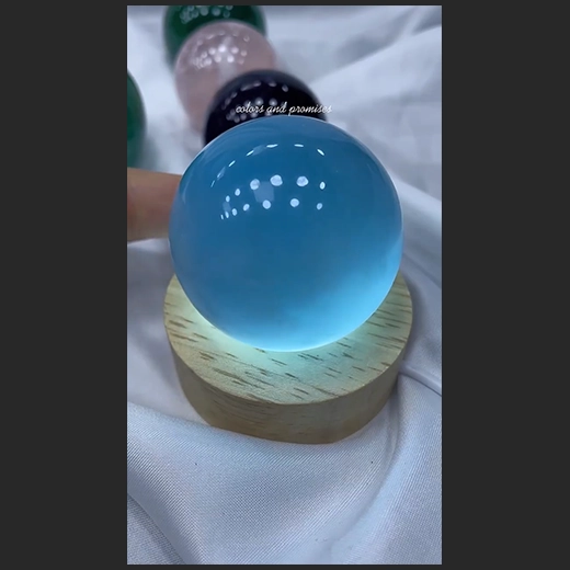 多色莹石球的璀璨魅力